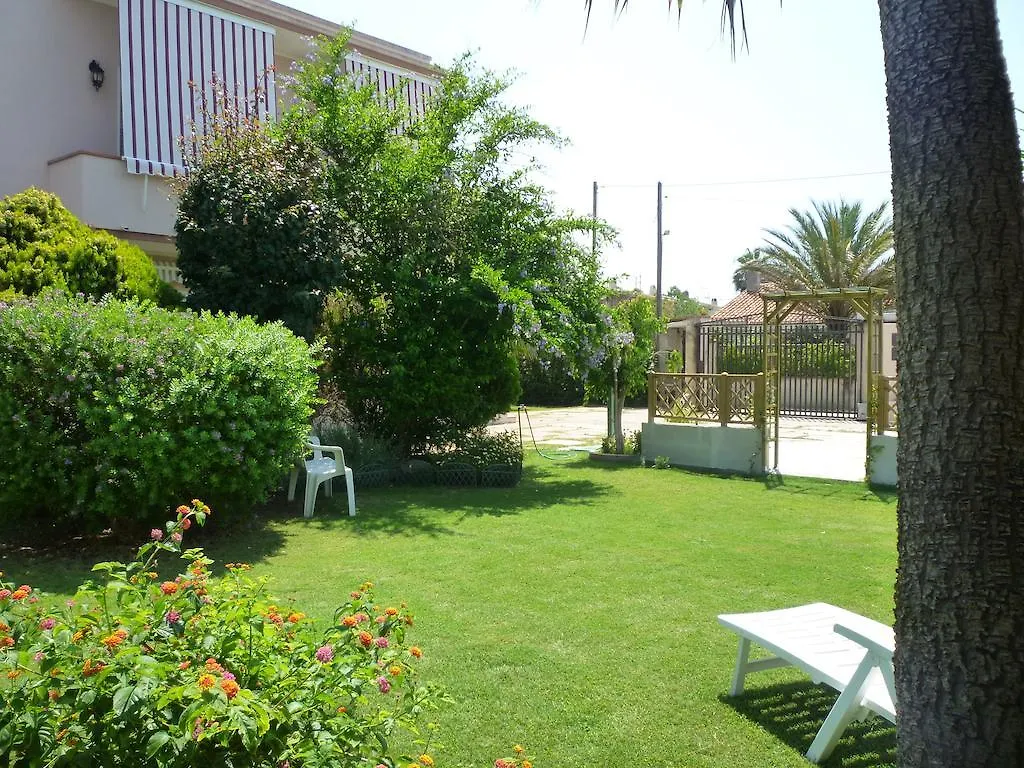 פלומיני די קווארטו Casa Vacanza Sa Ferula 0*, פלומיני די קווארטו איטליה